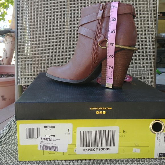 COPY - Very Volatile Brown Ankle Booties size 7 - Picture 6 of 10